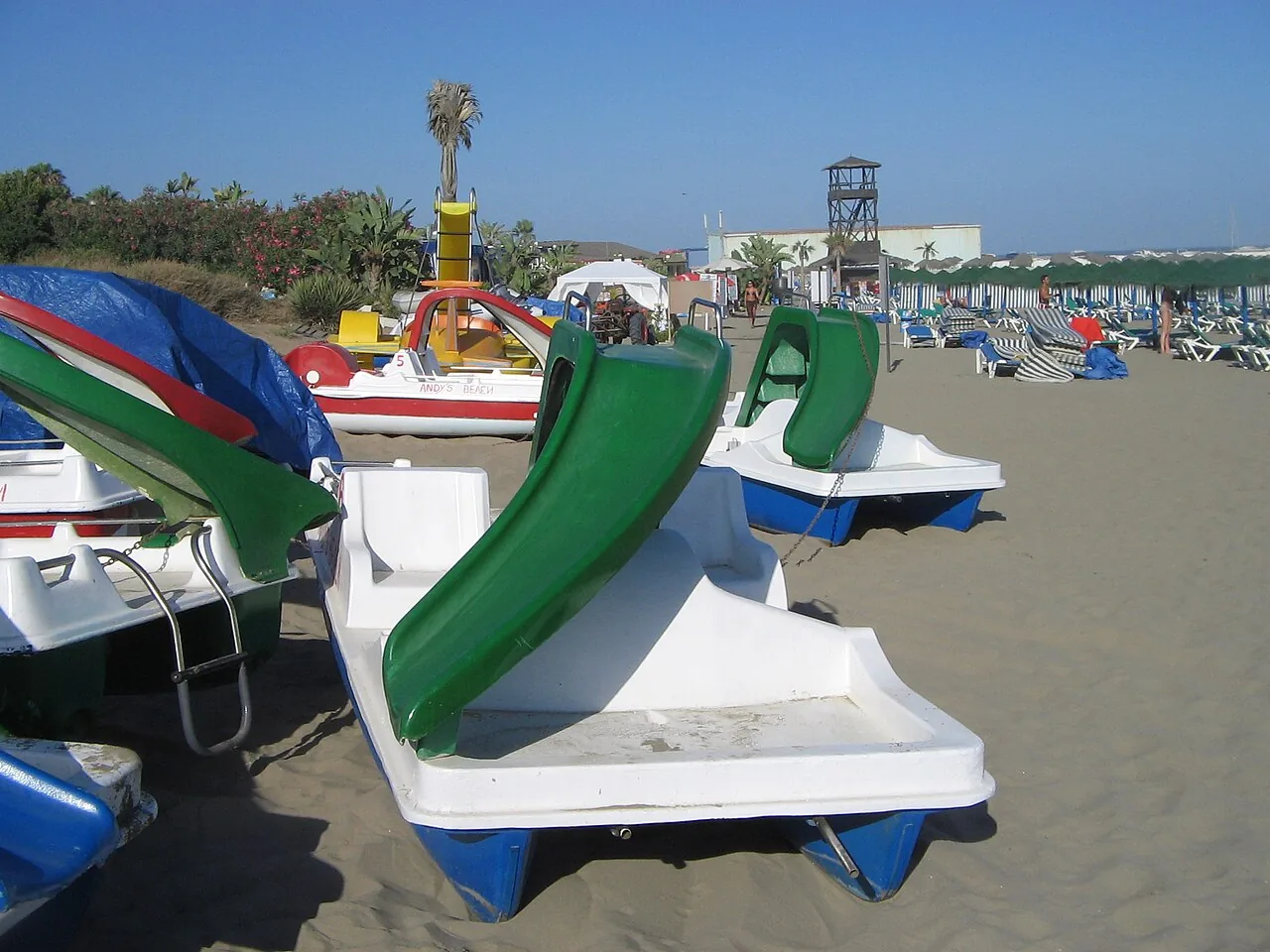 Playa de Cabopino en Marbella, una zona cómoda para marcar en el mapa de la Costa del Sol occidental