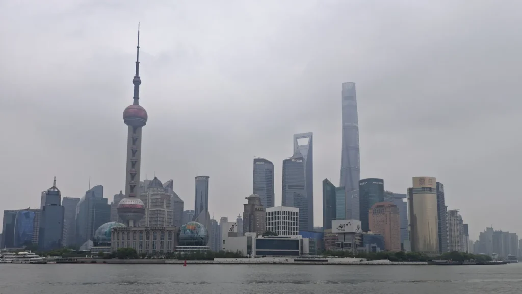 Skyline de Pudong desde The Bund en Shanghai