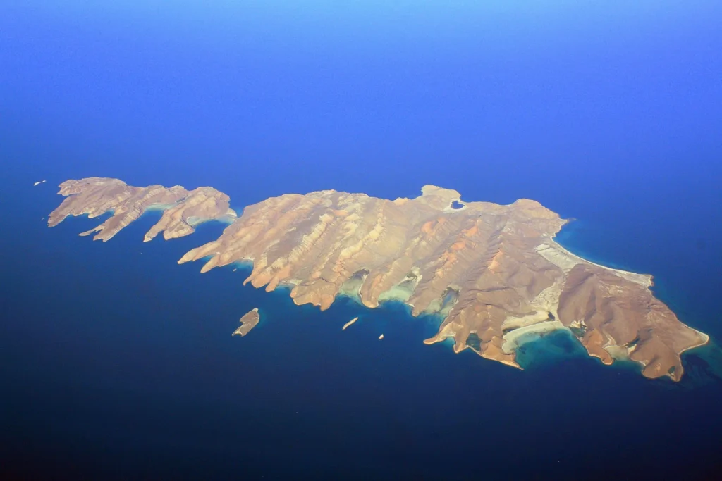 Vista de Isla Espíritu Santo e Isla Partida con bahías y agua azul
