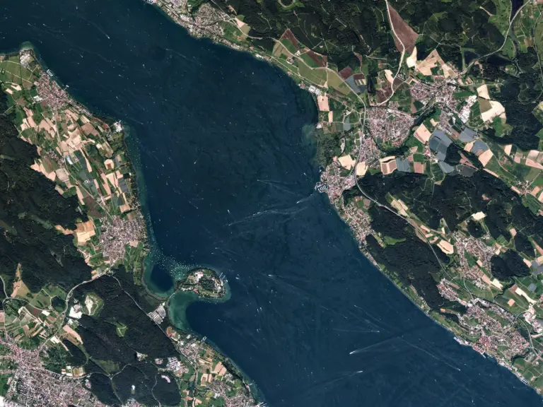 Vista aerea de Isla Mainau en el Lago de Constanza