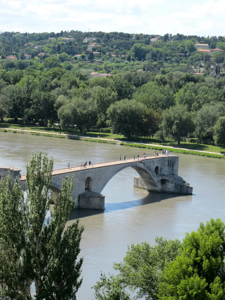 Pont Saint-Bénézet sobre el Ródano en Avignon