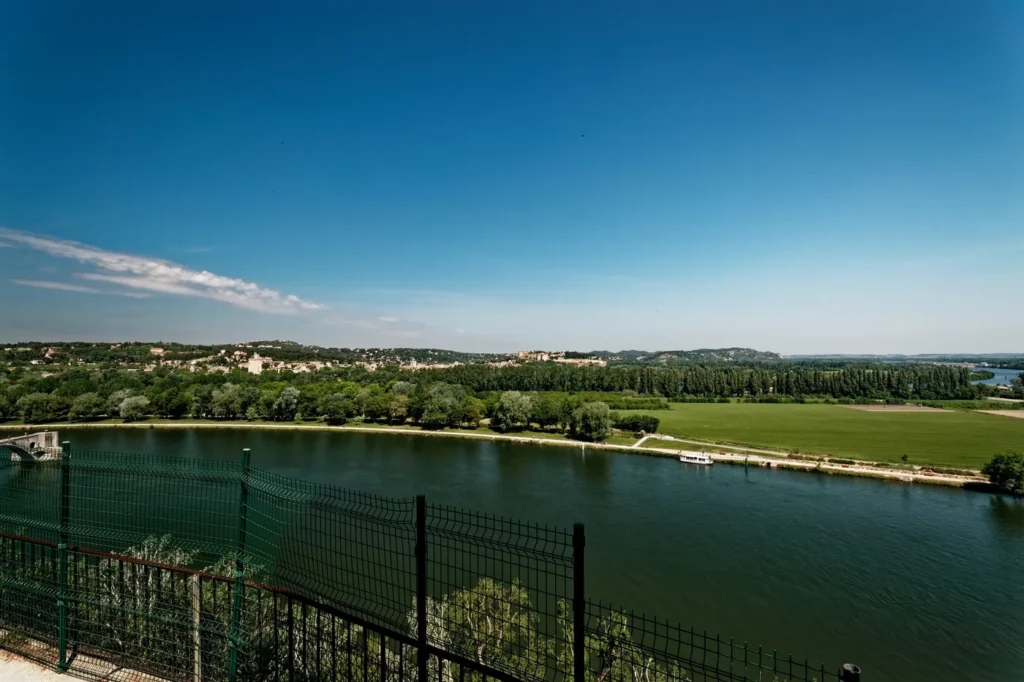 Vistas del río Ródano desde el Jardin des Doms en Avignon