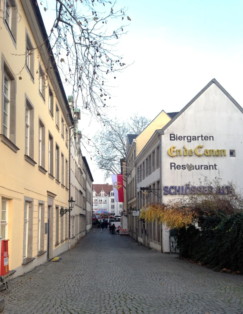 Calle Zollstrasse en la Altstadt de Dusseldorf