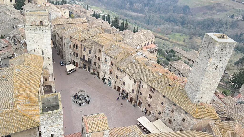 Piazza della Cisterna de San Gimignano vista desde la Torre Grossa