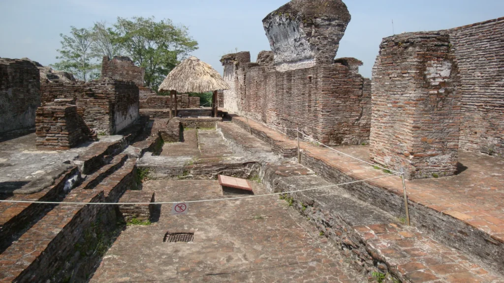 Estructura de la Gran Acrópolis en la zona arqueológica de Comalcalco, Tabasco
