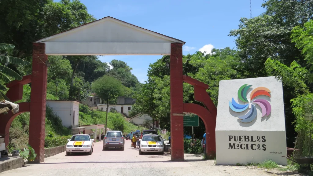 Entrada al Pueblo Mágico de Tapijulapa en Tacotalpa, Tabasco