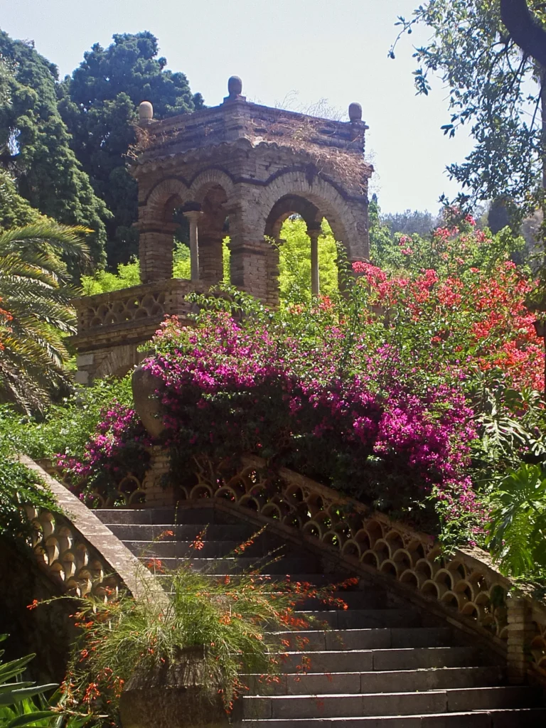 Jardines y estructura histórica de la Villa Comunale de Taormina