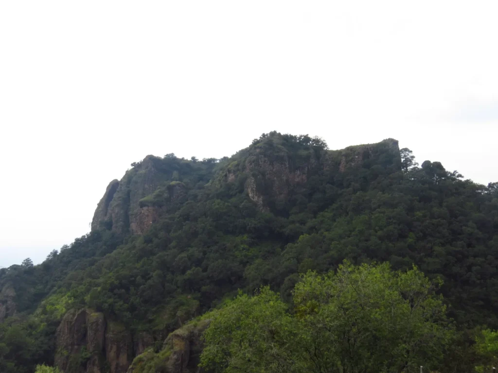 Vista de los cerros del Tepozteco en Tepoztlán, Morelos