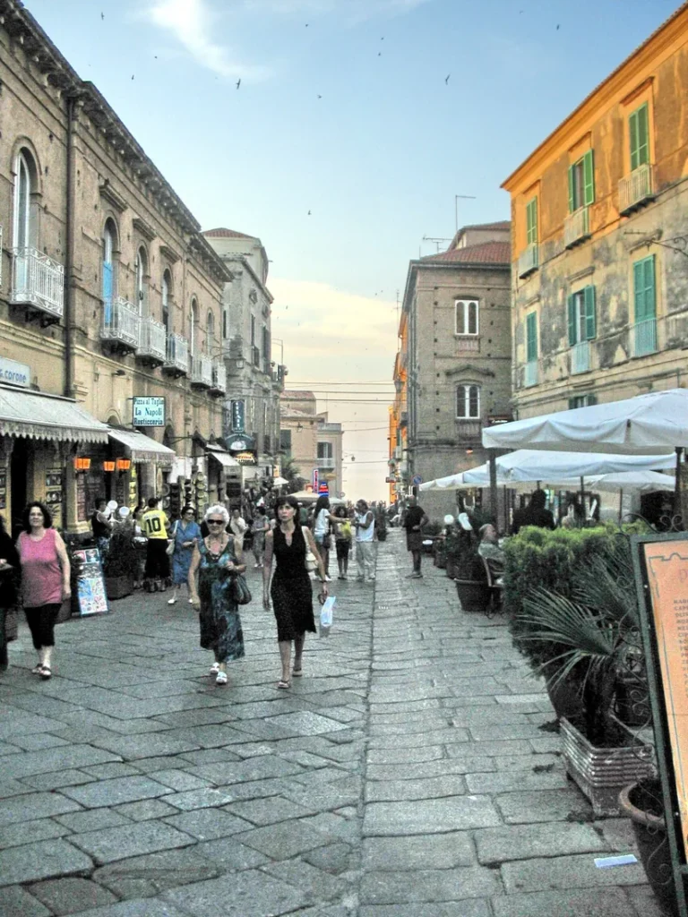Corso Vittorio Emanuele III en el centro histórico de Tropea
