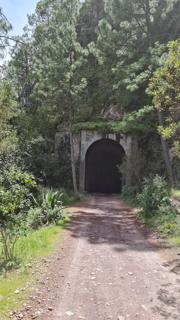 Túnel del antiguo ferrocarril en el parque Mexiquillo, Durango