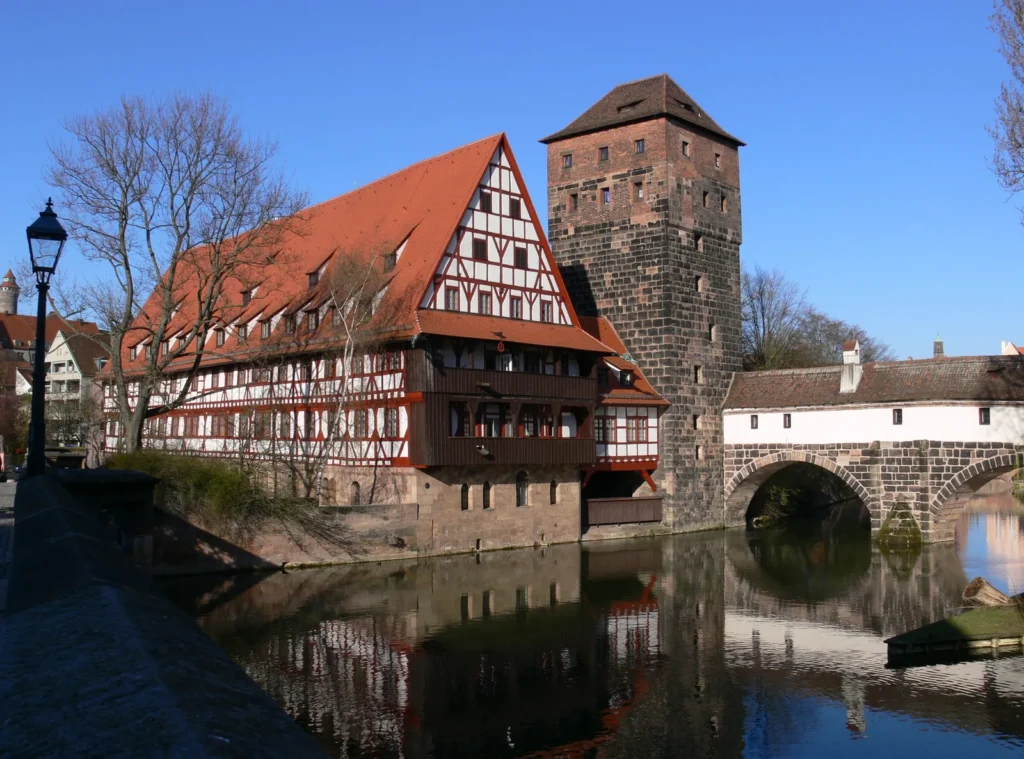 Weinstadel y Wasserturm junto al rio Pegnitz en Nuremberg