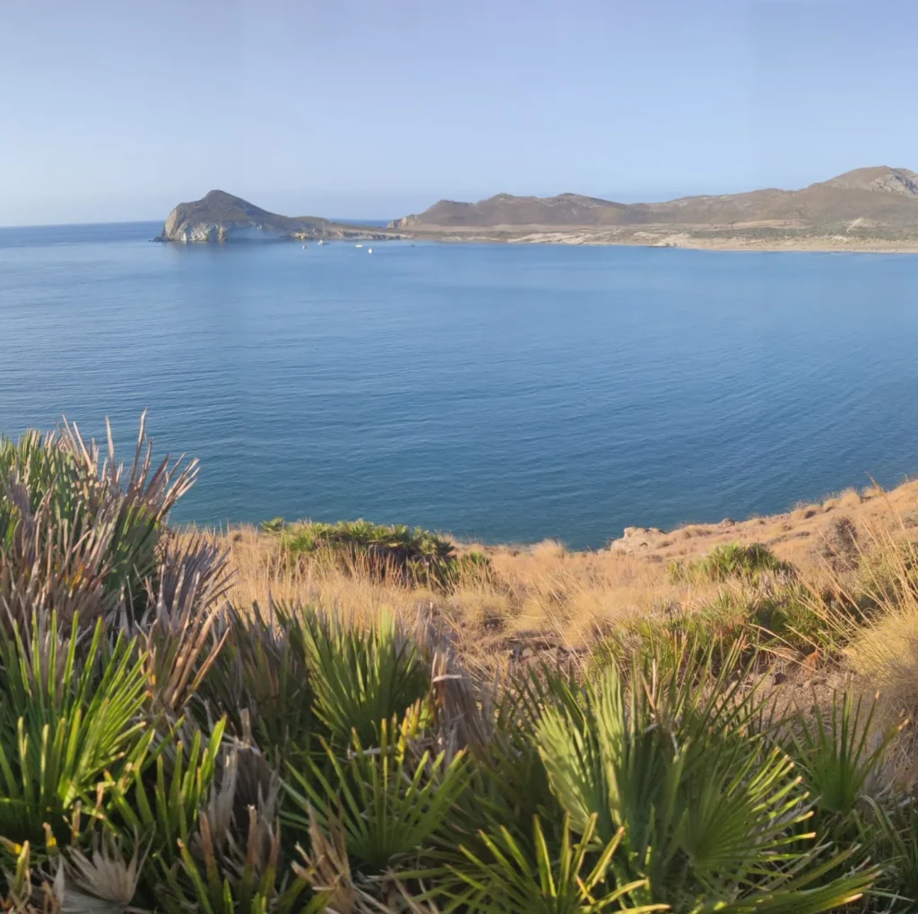 Playa de los Genoveses en el Parque Natural Cabo de Gata en Almeria