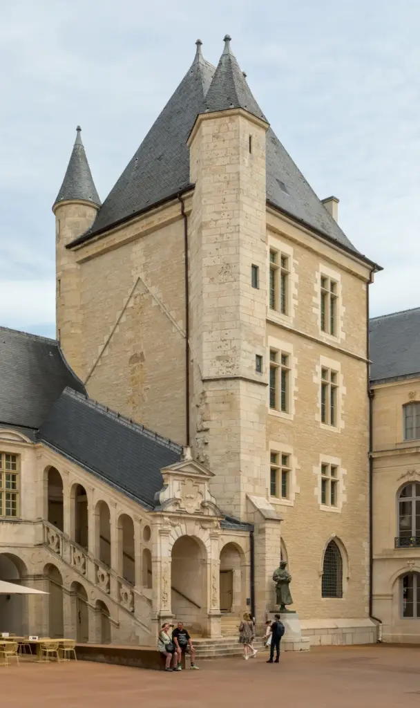 Palacio de los Duques de Borgoña en Dijon, punto de inicio de la ruta por Borgoña