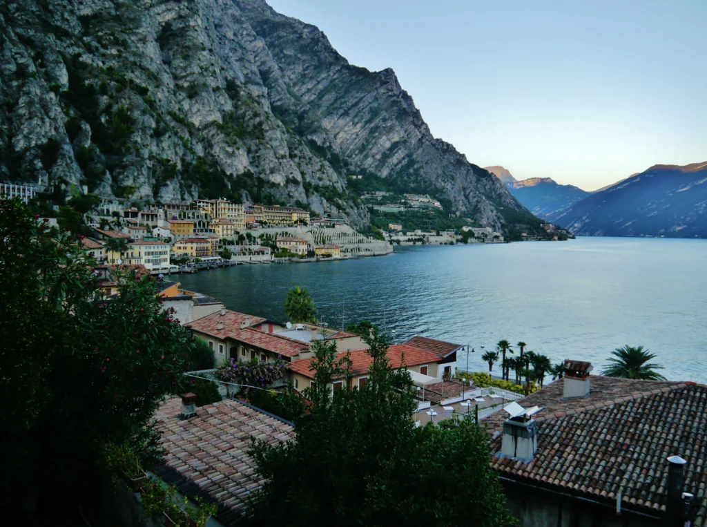 Limone sul Garda en la orilla oeste del Lago de Garda
