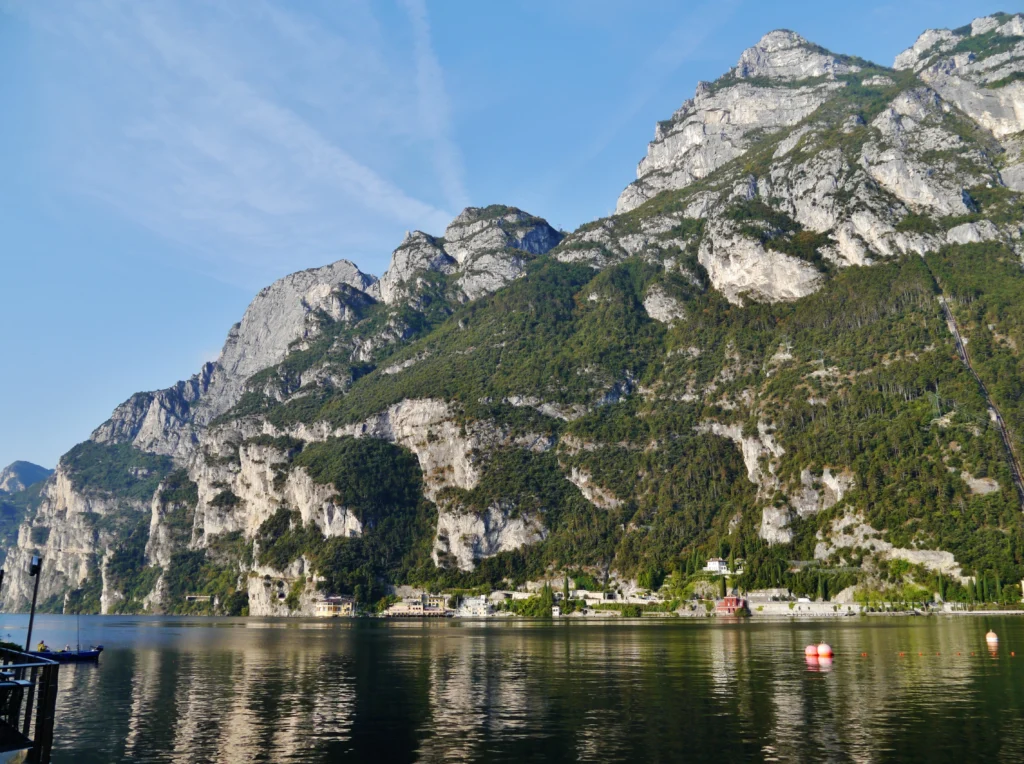 Vista del Lago de Garda desde Riva del Garda